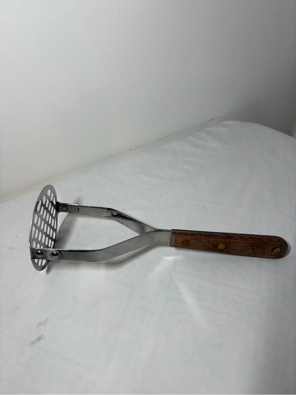 Robinson Knife Stainless Steel Potato Masher with Wooden Handle Silver/Brown